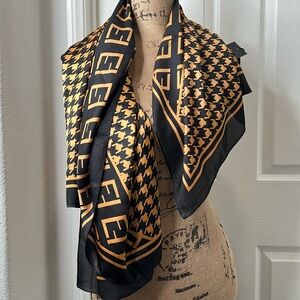 Ladies Beautiful Unbranded Silk Feeling/ Fabric Polyester Fashion Scarf.